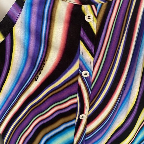 Le Cavalier swirly trending tank top button front - Picture 5 of 5